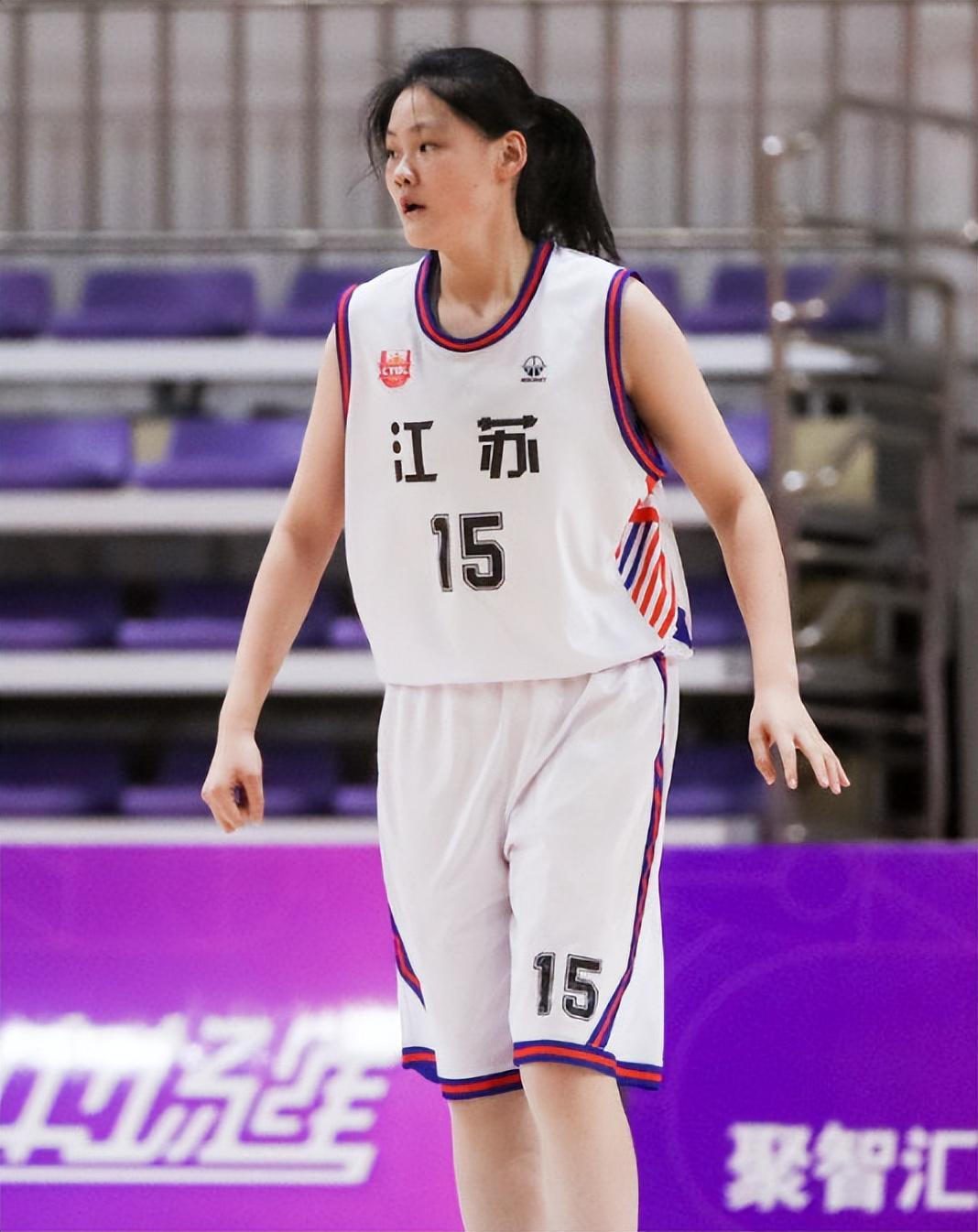 抢李月汝妹妹先发席位！1.94米MVP明言将扛起内线 李导赞天赋喜人